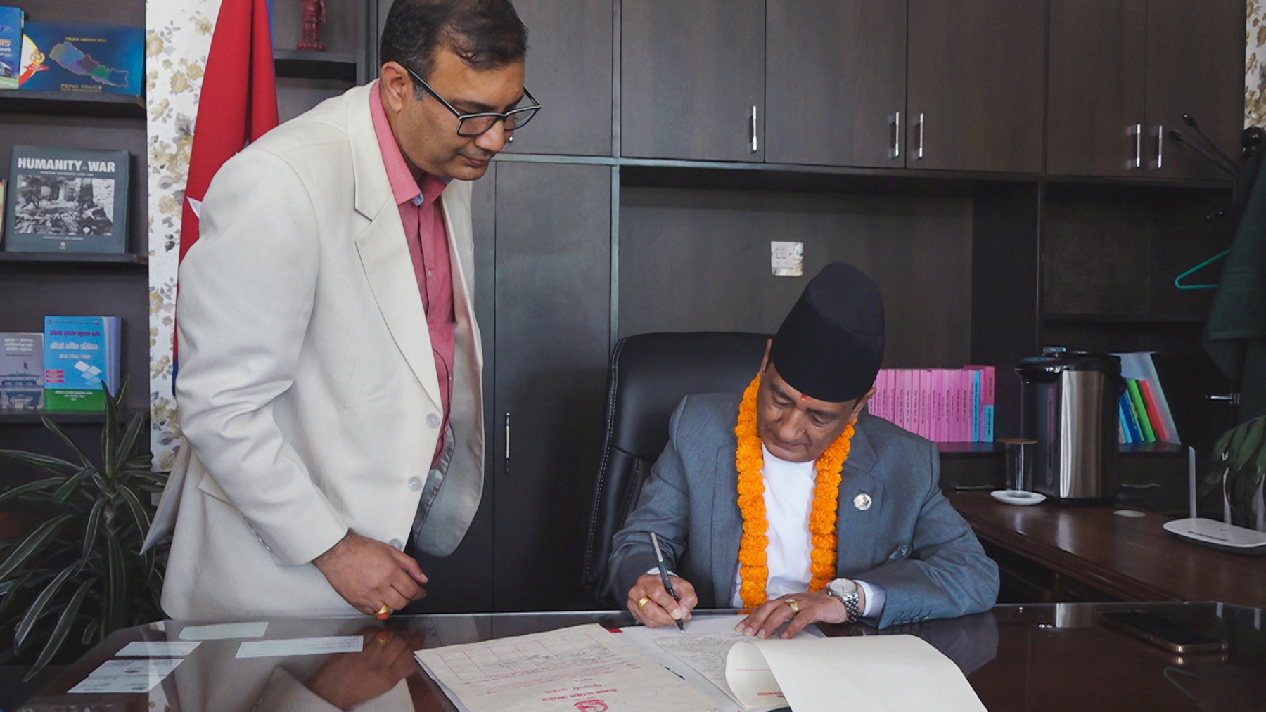 कार्कीले गरे कानुनमन्त्रीको पदभार ग्रहण